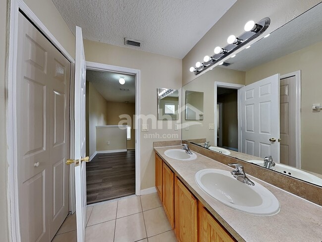 Building Photo - 13450 Sunkiss Loop