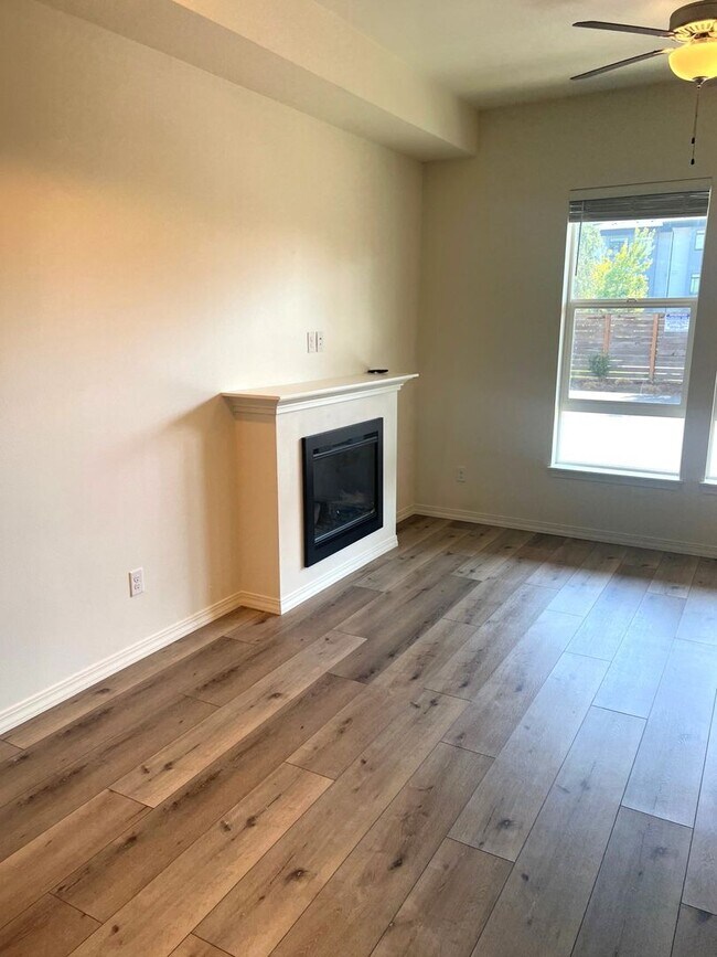 Building Photo - Evergreen Multiplex