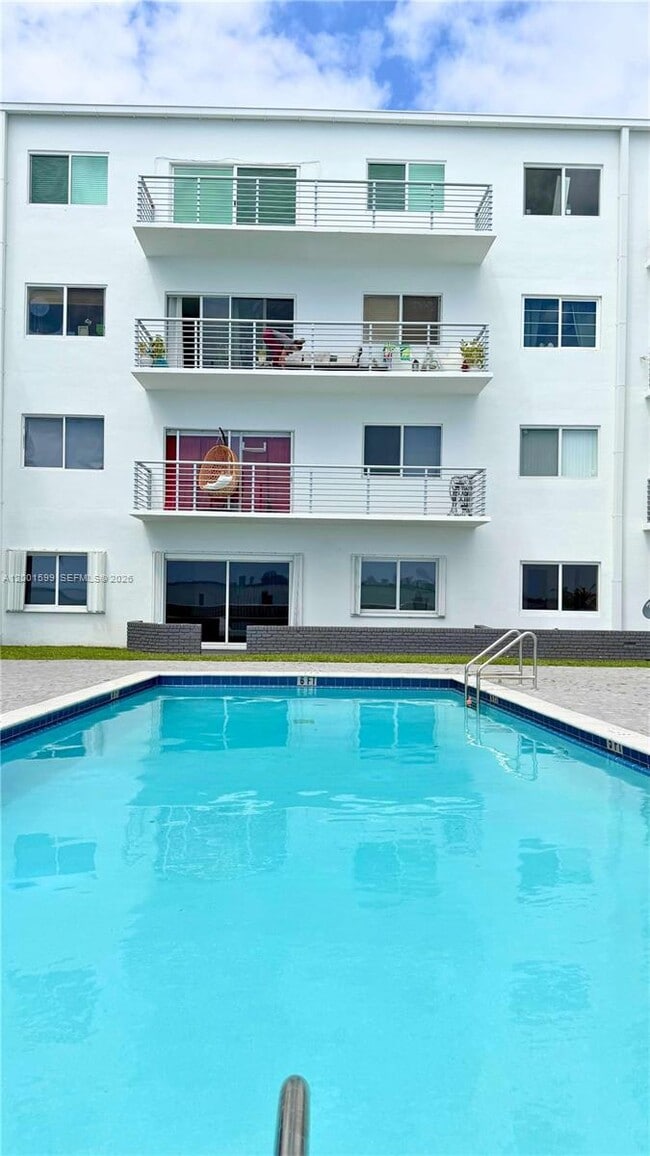 Building Photo - 1880 S Treasure Dr