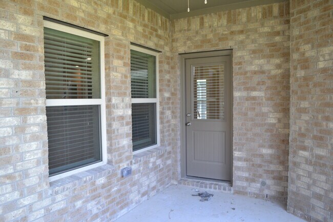 Building Photo - House for Lease in Heartland Area!