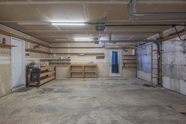 Building Photo - Spacious 5 Bedroom Home on 6 Acres – North Pole, Alaska