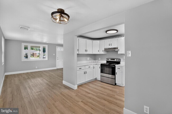 Building Photo - 1539 Reservoir Ave
