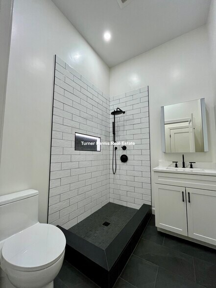 Building Photo - 464 Beacon St