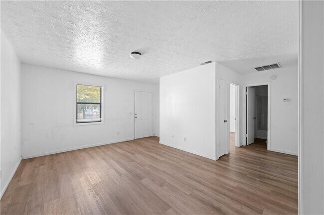 Building Photo - 1008 Davis St