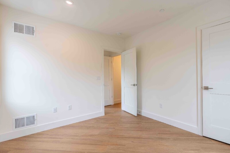 Building Photo - 517 18th St