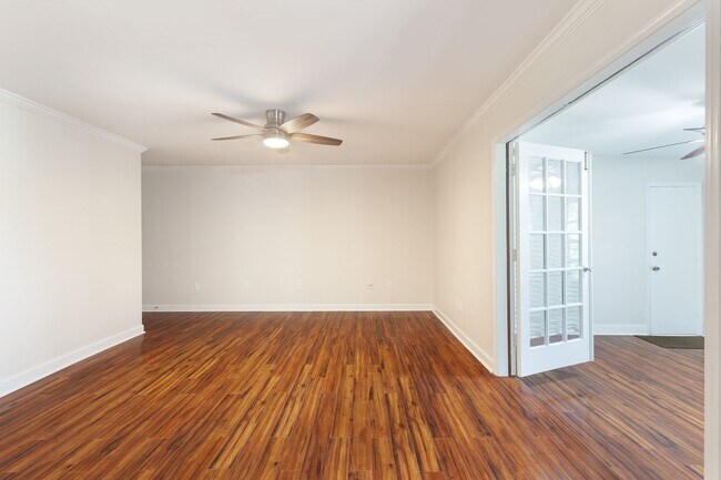 Building Photo - Spacious 2/2 Condo w/ Great Roommate Setup!