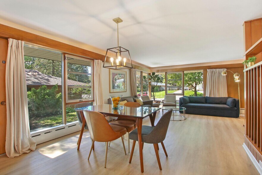 Building Photo - 435 Lynn Terrace