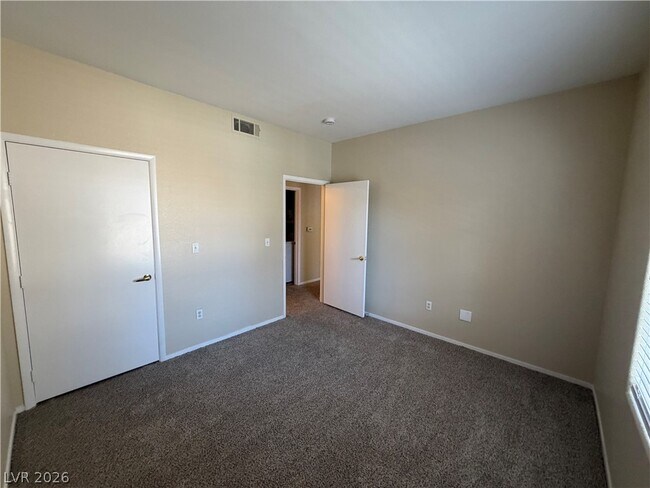 Building Photo - 2060 Rancho Lake Dr