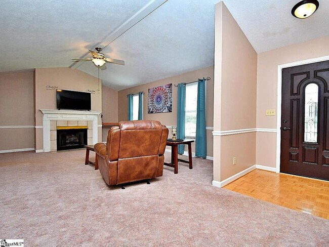 Building Photo - 713 Lindal Ct