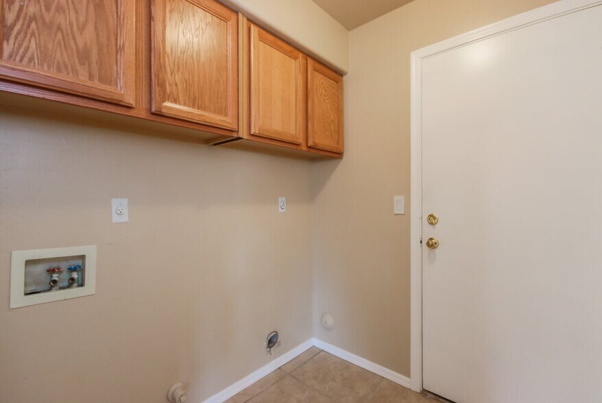 Building Photo - 969 E Elgin St