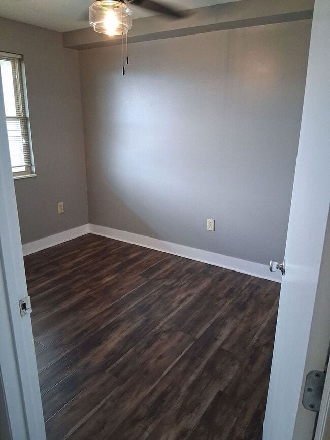 Building Photo - NEW LISTING for Lake Plaza 10th floor unit! Best View in Knoxville - Move in August 13, 2026!