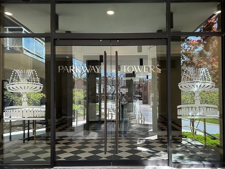 Building Photo - 4545 Wornall Rd