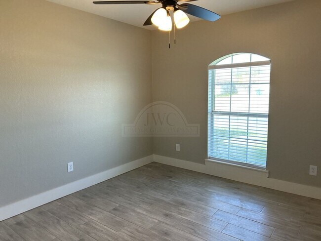 Building Photo - 316 Timber Ridge Dr