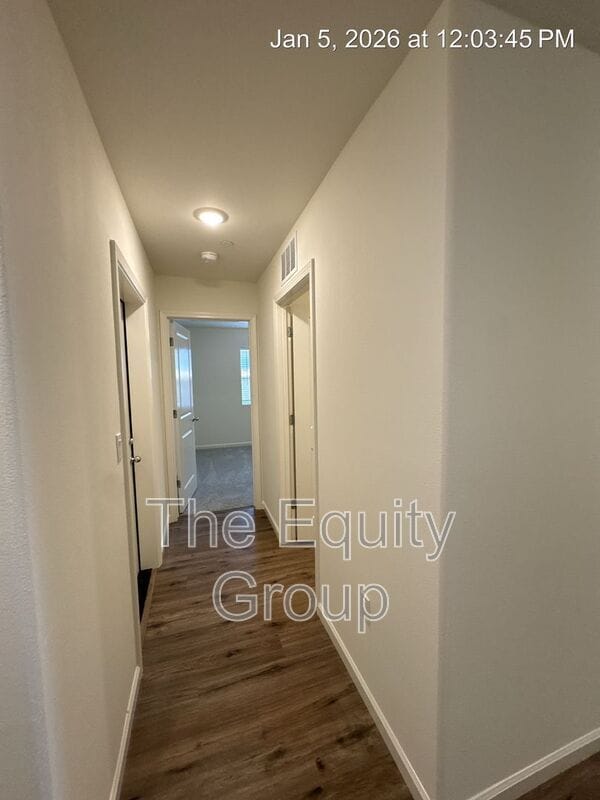 Building Photo - 7064 W Wren Ave