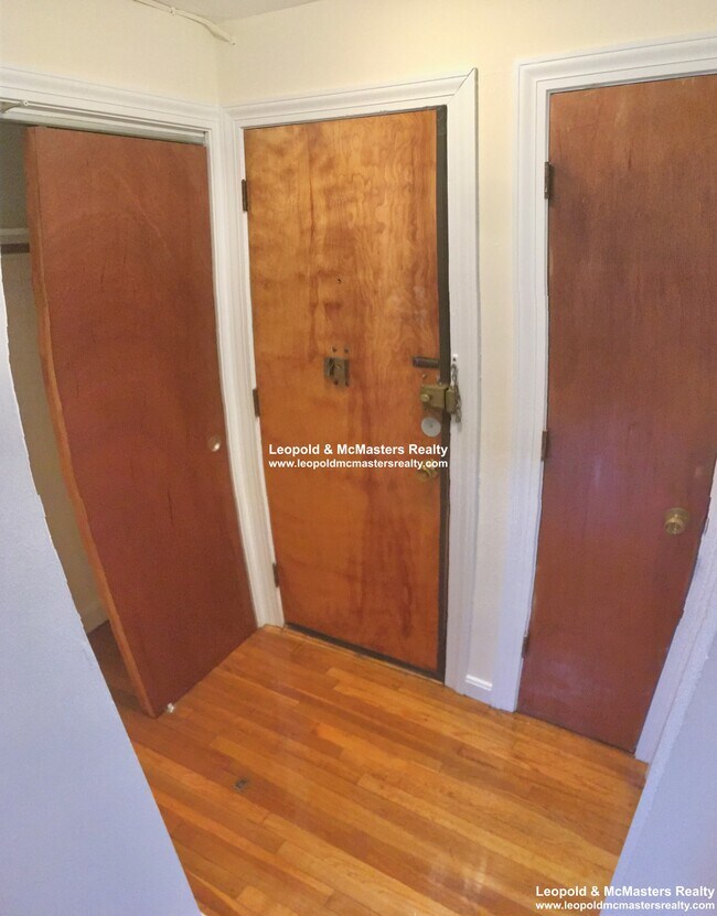 Building Photo - 180 N Beacon St