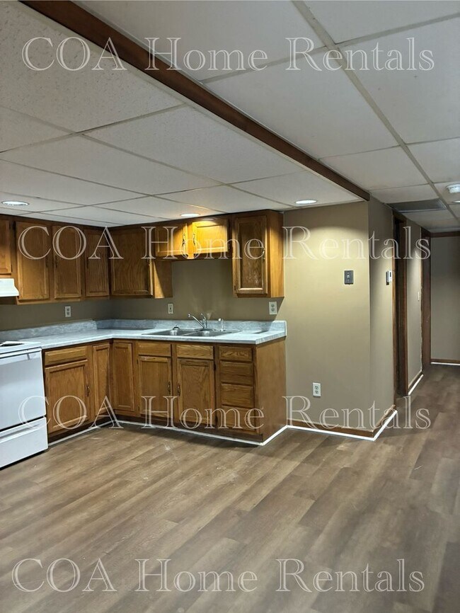 Building Photo - Spring Ave