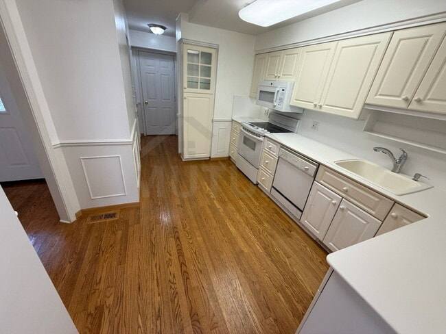 Building Photo - 48108 Colony Farm Cir