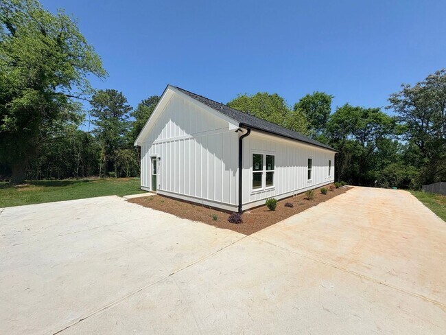 Building Photo - NEW CONSTRUCTION PRE-LEASING FOR AUGUST 2026!