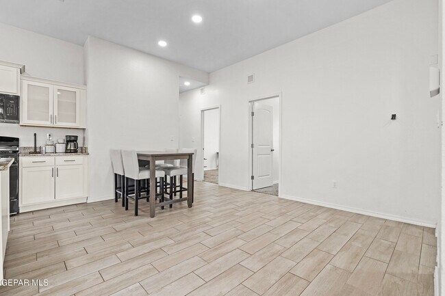 Building Photo - 5128 Jennifer Claire Ln