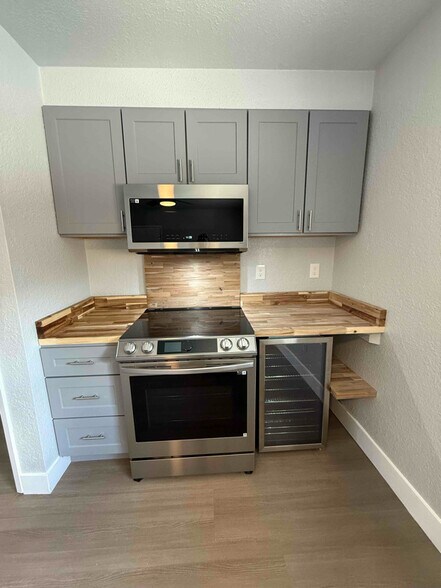 Building Photo - 7918 Blazingwood Dr