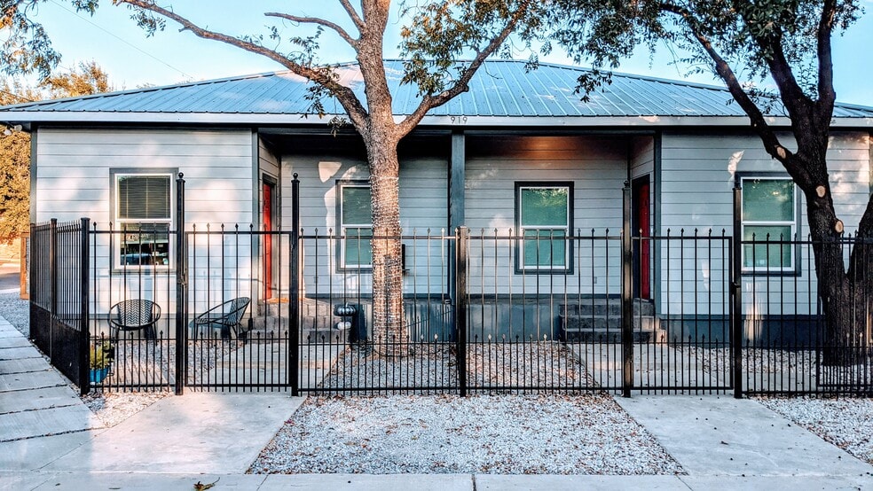 Building Photo - 919 Hendricks Ave