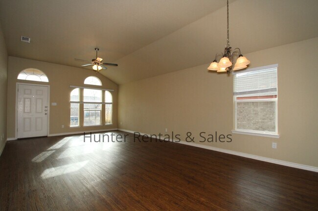 Building Photo - Spacious 2-bedroom!!!