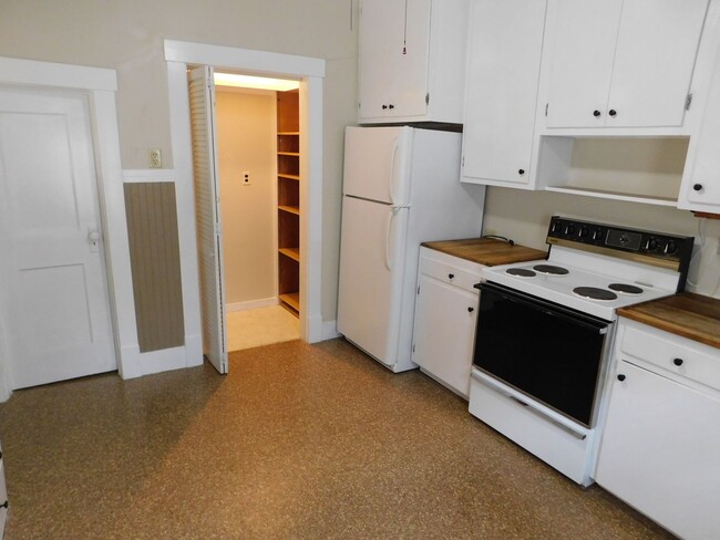 Building Photo - Cozy 2 Bed 1 Bath Home