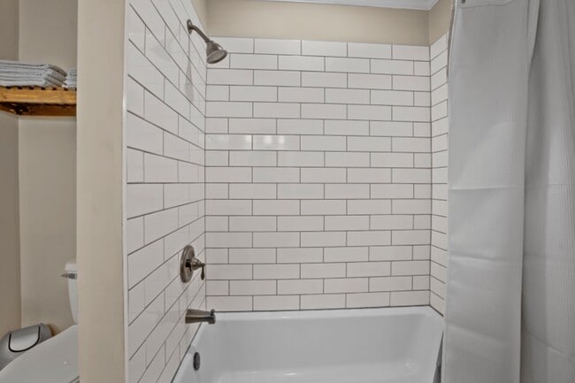 Building Photo - 102 David Dr