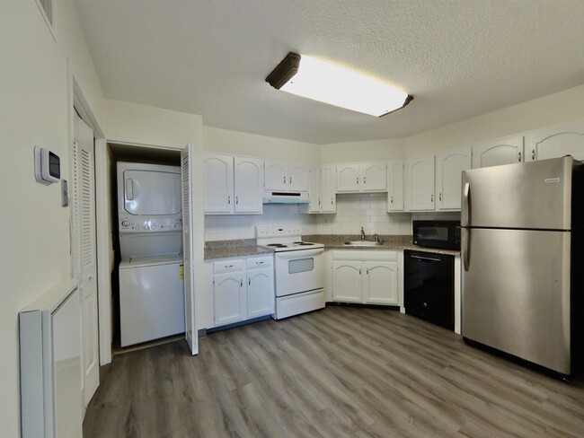 Building Photo - 509 Harmon Cove Tower