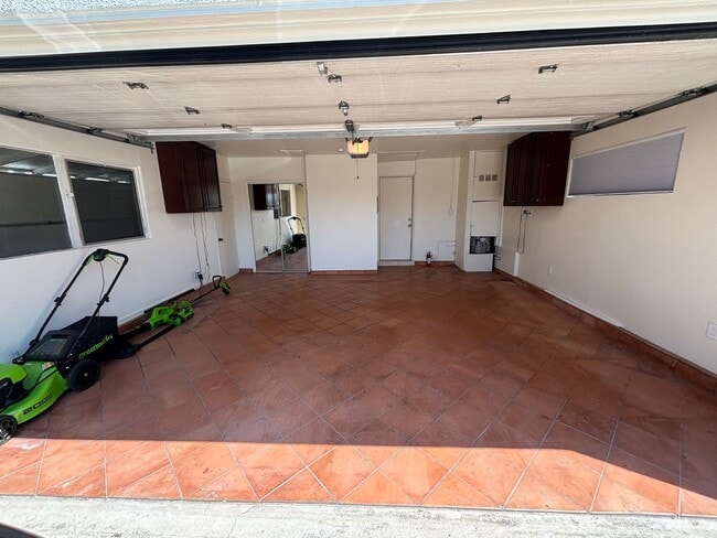 Building Photo - Single-Story 3-Bedroom Pool Home with RV P...
