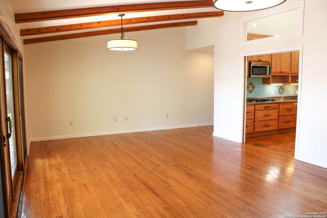 Building Photo - 539 Woodcrest Dr
