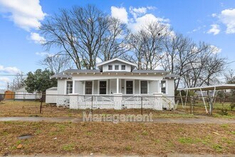 Building Photo - 617 7th St W