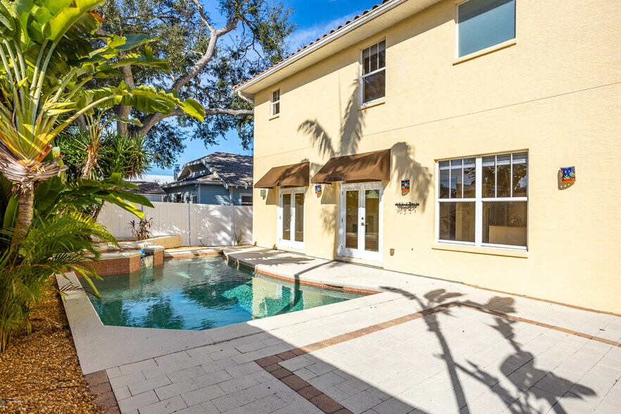 Building Photo - 3204 W Empedrado St