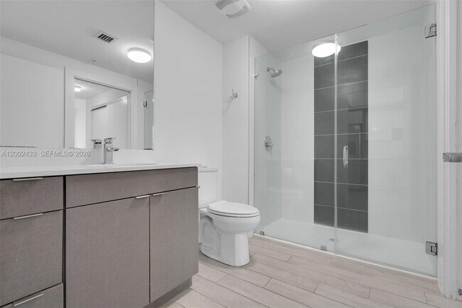 Building Photo - 321 NE 26th St