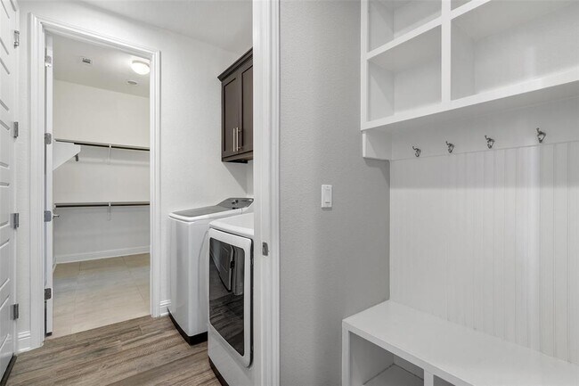 Building Photo - 5004 Mandevilla Dr