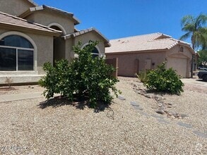 Building Photo - 4234 E Redwood Ln