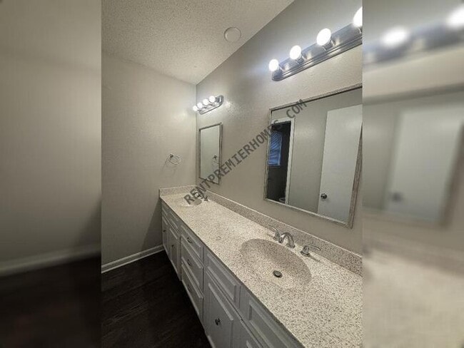 Building Photo - 1216 Green Mountain Dr