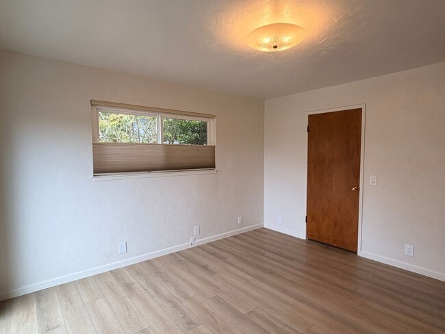 Building Photo - 922 Maple St