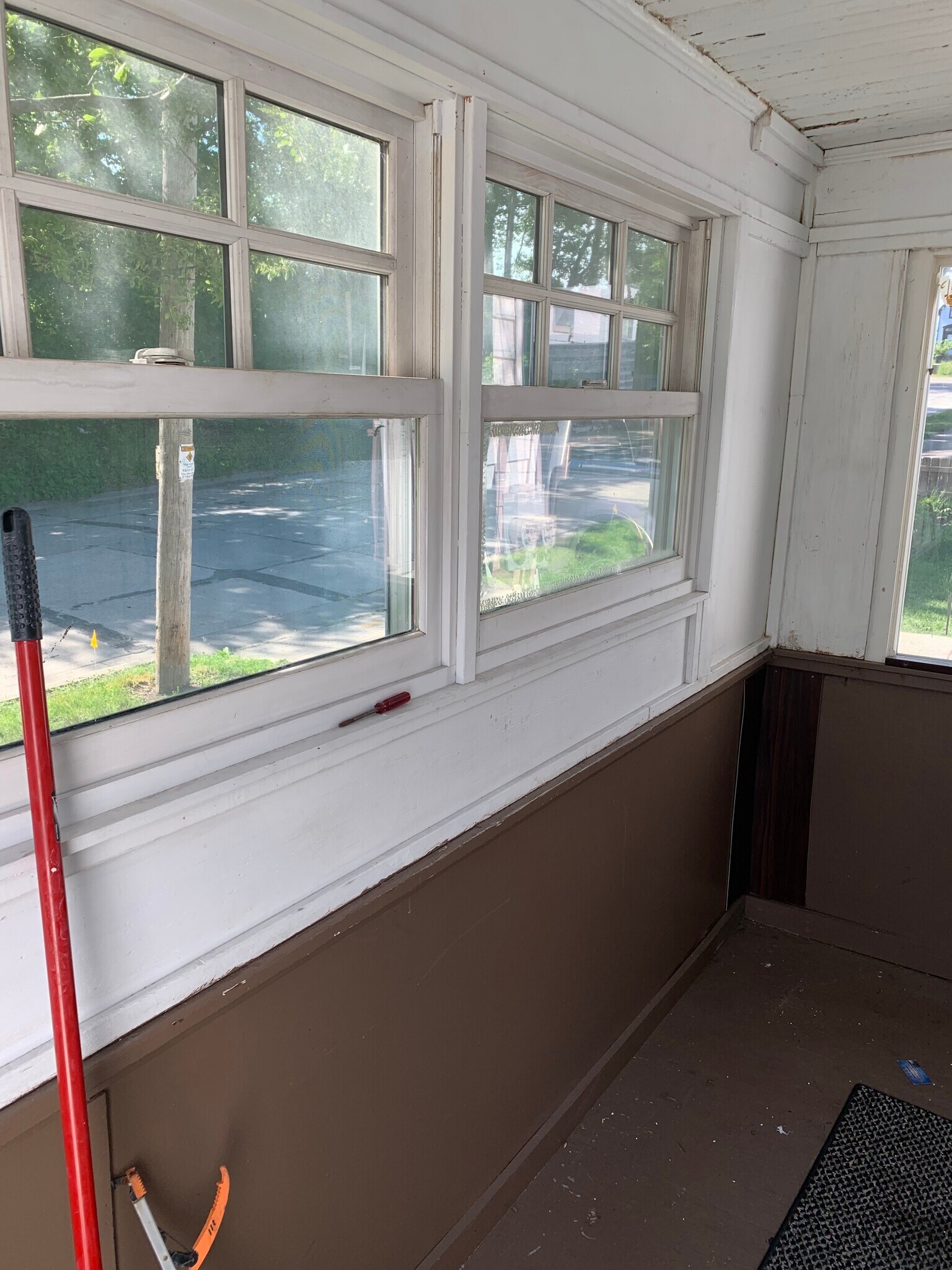 Lower Unit Sunroom - 1229 Terrace Ave
