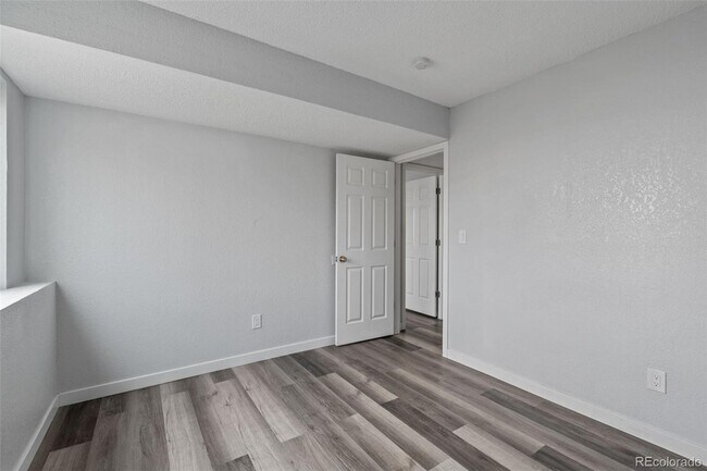 Building Photo - 3445 Cochran Dr