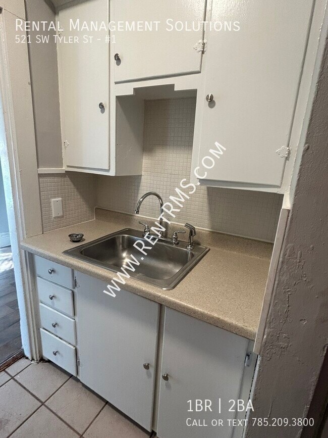 Building Photo - 521 SW Tyler St