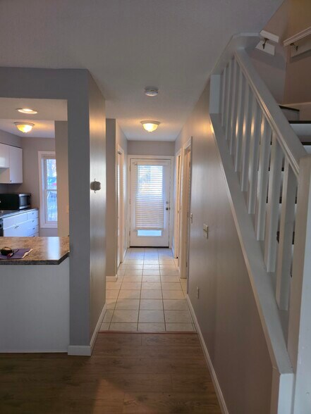 Foyer - 10 Merrill Pl