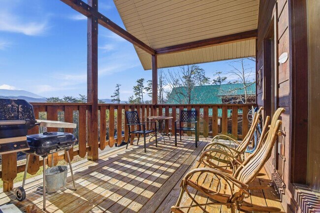 Building Photo - 2842 Easy St