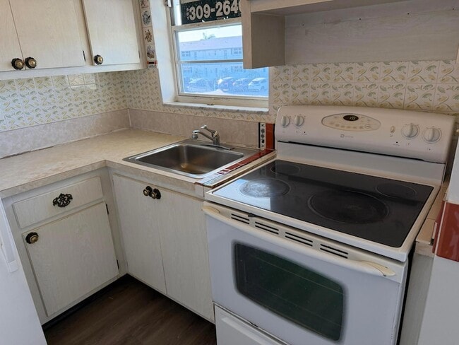 Building Photo - 1113 Lake Terrace