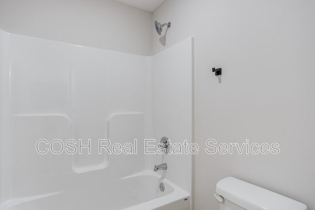 Building Photo - 8423 W 37th Ct N