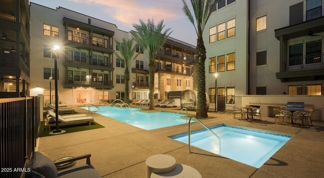 Building Photo - 98 S River Dr