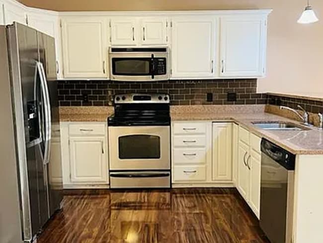 Building Photo - 1798 N 177th Plaza