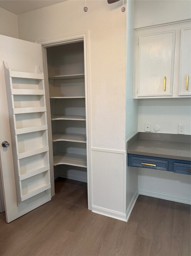 Building Photo - 7838 Vickijohn Dr