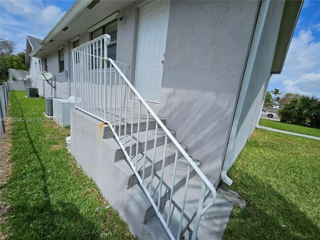 Building Photo - 4149 SW 52nd St