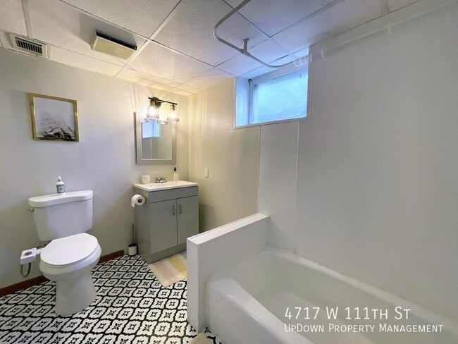 Building Photo - 4717 W 111th St